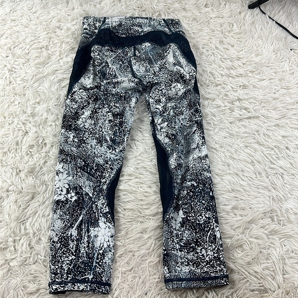 Lululemon Never Still Crop *21" Wildwood White Multi / Nocturnal Teal - Picture 4 of 5